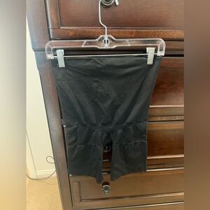 Assets by SPANX Black Women's High Rise shapewear size 1XL